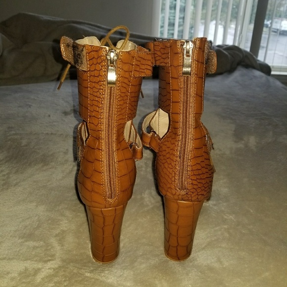 Women's Lace Up Boots 👢 - Picture 3 of 5